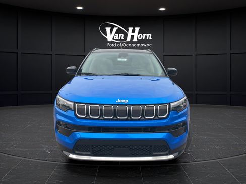 Used 2022 Jeep Compass Limited w/ Elite Group AWD/4WD image 2