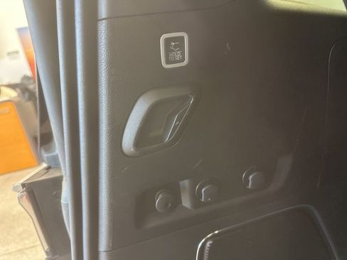 Used 2024 Jeep Wagoneer Series III image 18