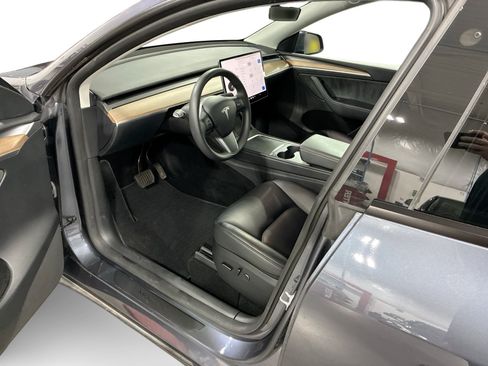 Certified 2023 Tesla Model Y Long Range AWD/4WD image 9