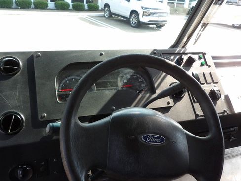 Used 2014 Ford E-350 and Econoline 350 Super Duty w/ A/C Prep Package RWD image 10