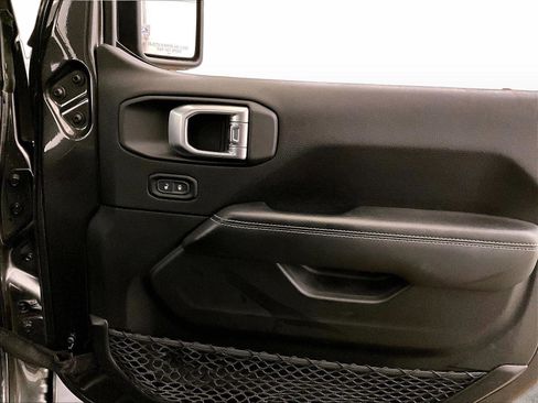 Used 2019 Jeep Wrangler Unlimited Sahara image 23