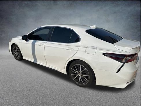 Used 2023 Toyota Camry SE FWD image 3