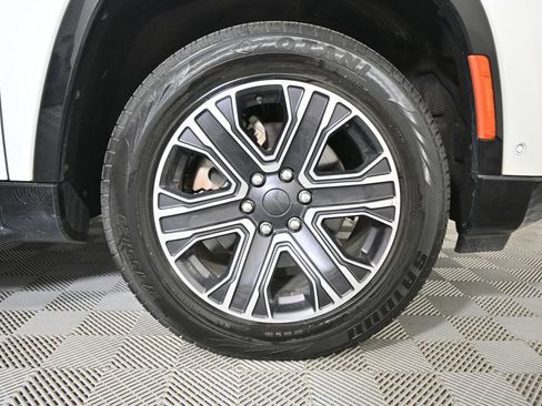 Used 2024 Jeep Wagoneer Series II AWD/4WD image 11