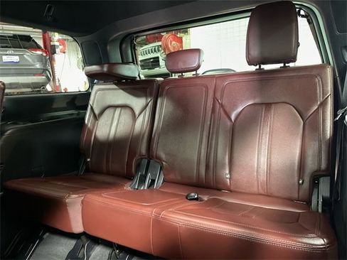 Used 2024 Ford Expedition Limited image 24