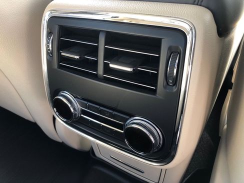 Used 2017 Lincoln Continental Reserve w/ Climate Package image 20