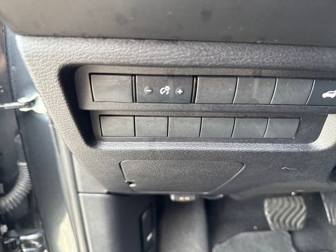 Used 2025 Mitsubishi Outlander SE image 14