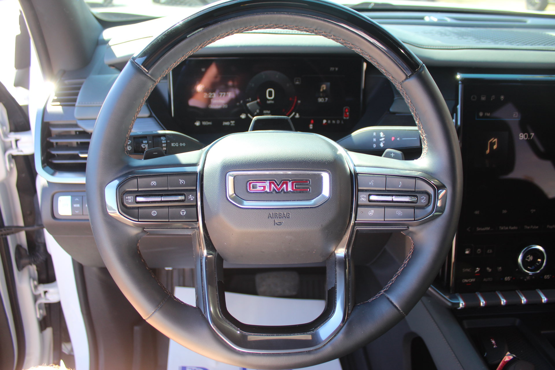 Used 2024 GMC Acadia AT4 w/ Super Cruise Package AWD/4WD image 15