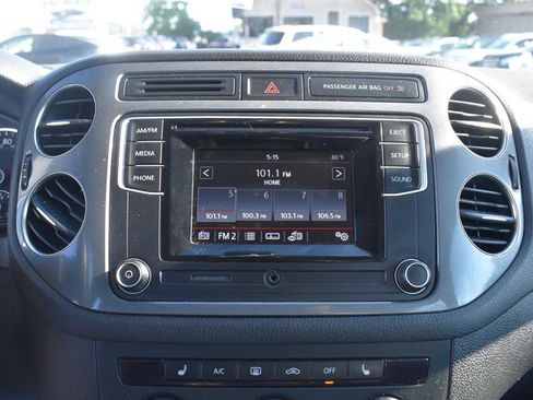 Used 2016 Volkswagen Tiguan S image 12