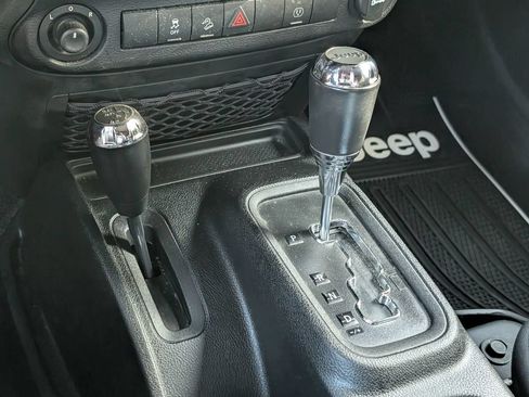 Used 2015 Jeep Wrangler Unlimited Sahara w/ Connectivity Group AWD/4WD image 21