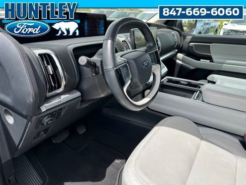 Used 2025 Ford Expedition Platinum w/ Platinum Ultimate Package AWD/4WD image 21