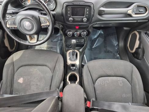 Used 2017 Jeep Renegade Latitude FWD image 25