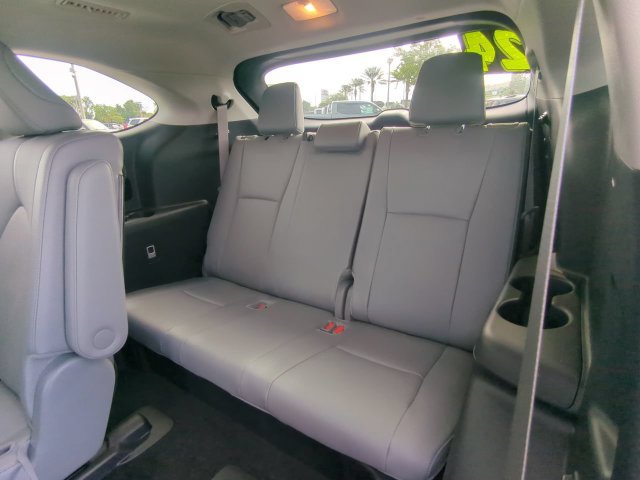Used 2024 Toyota Highlander Limited FWD image 16