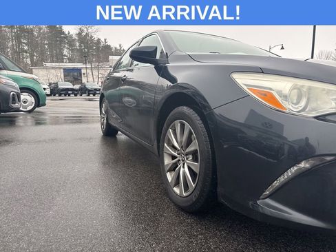 Used 2015 Toyota Camry XLE w/ Moonroof Package image 5