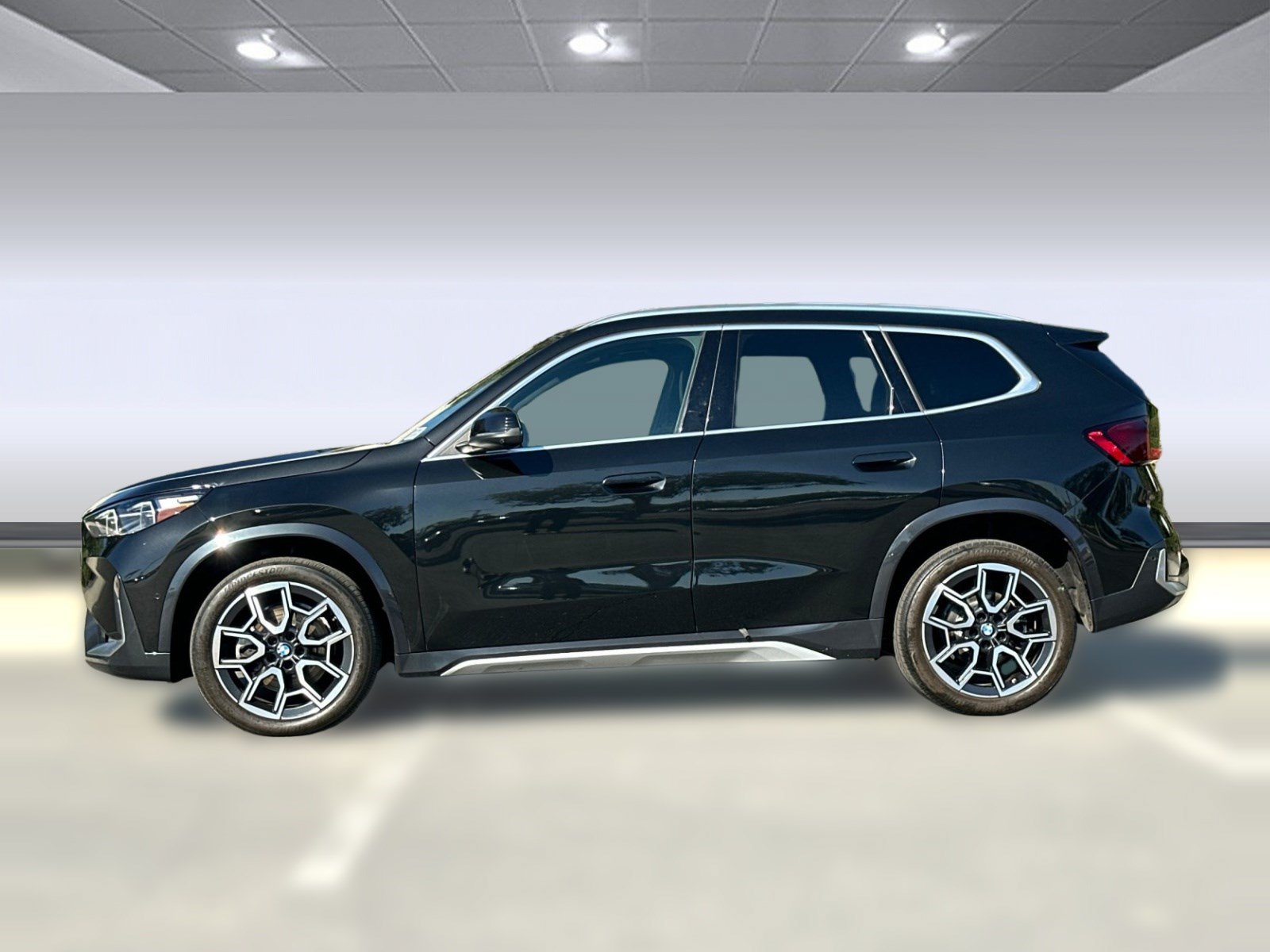 Used 2025 BMW X1 xDrive28i AWD/4WD image 2