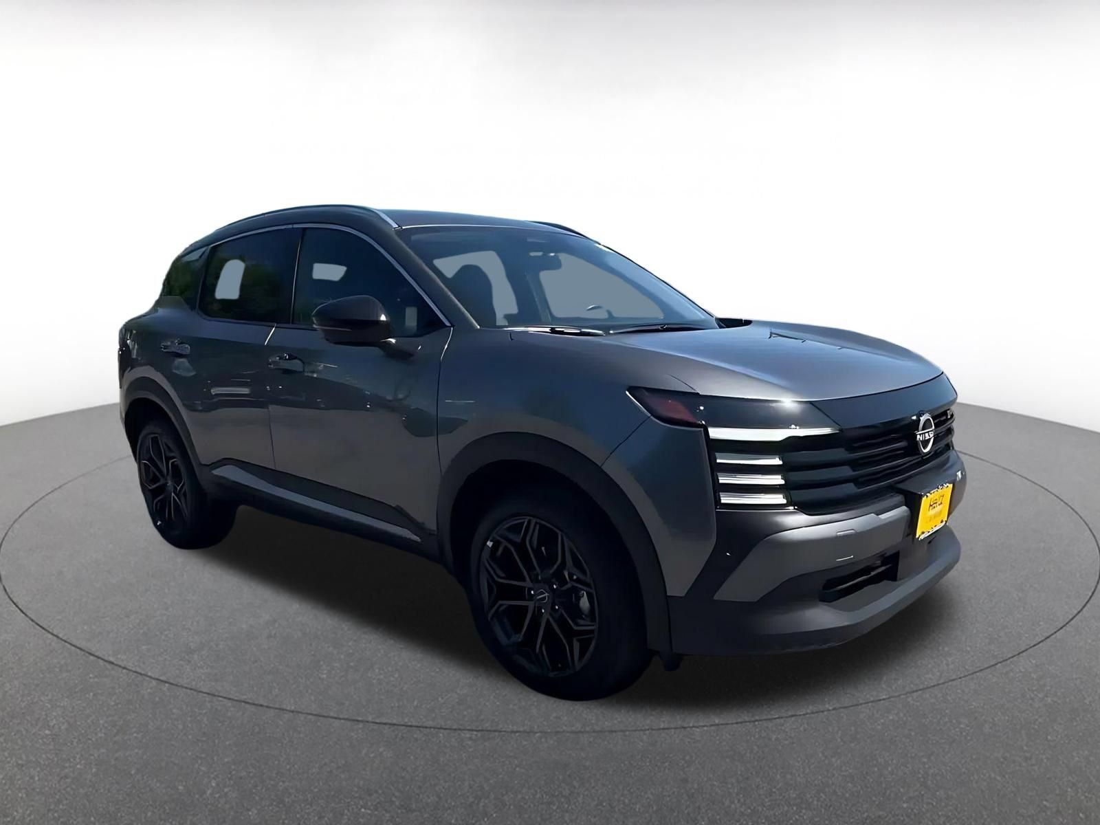 Used 2026 Nissan Kicks SR FWD image 2
