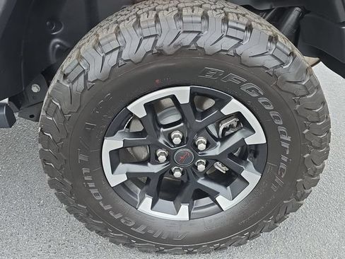 Used 2025 Jeep Wrangler Unlimited Rubicon w/ Safety Group AWD/4WD image 32