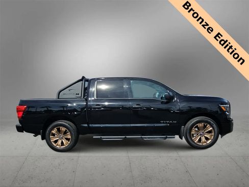 Used 2024 Nissan Titan SV w/ SV Bronze Edition Package image 9