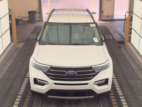 Used 2022 Ford Explorer XLT w/ Equipment Group 202A image 2