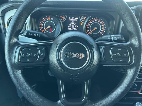 New 2025 Jeep Gladiator Nighthawk image 19