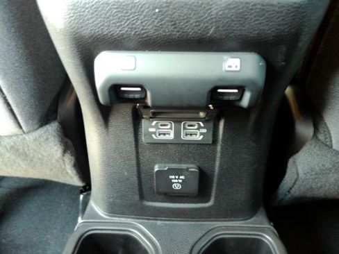 Used 2025 Jeep Wrangler Unlimited Sahara image 26