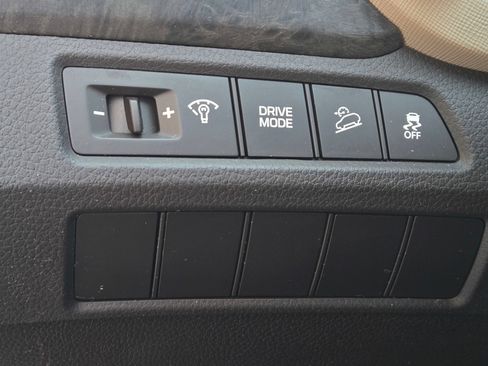 Used 2017 Hyundai Santa Fe Sport FWD image 20