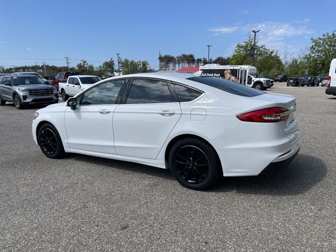 Used 2019 Ford Fusion SE FWD image 6