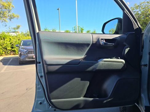 Used 2022 Toyota Tacoma TRD Off-Road image 19