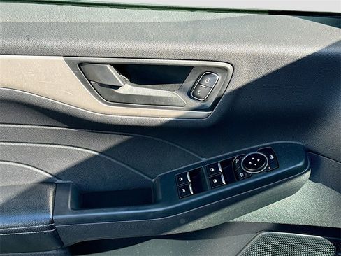 Used 2022 Ford Escape S image 18