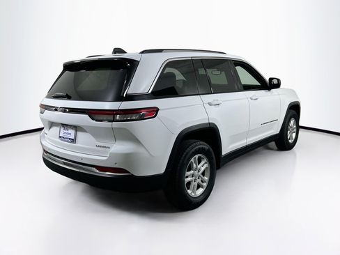 Used 2023 Jeep Grand Cherokee Laredo AWD/4WD image 5
