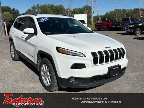 Used 2018 Jeep Cherokee Latitude w/ Cold Weather Group AWD/4WD image 1