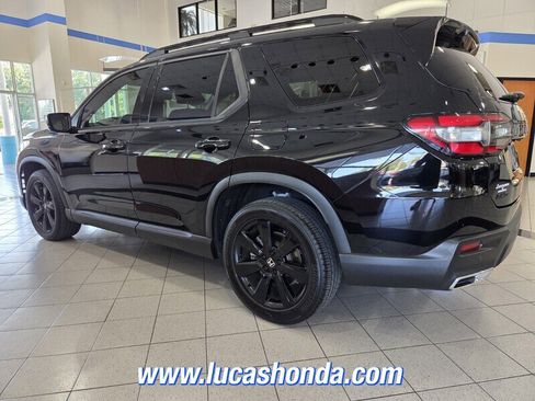 Used 2025 Honda Pilot Black Edition image 4