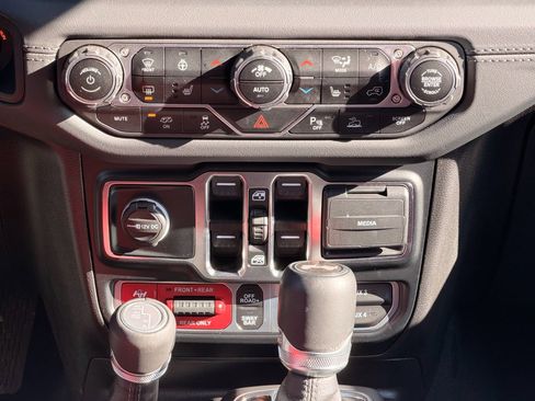 Used 2024 Jeep Wrangler Unlimited Rubicon 392 image 21