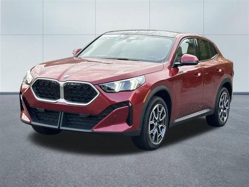 Certified 2025 BMW X2 xDrive28i w/ Technology Package image 10