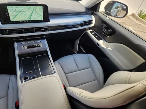New 2026 Lincoln Aviator AWD w/ Jet Appearance Package image 12