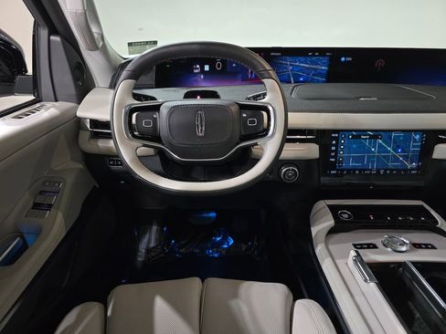 New 2025 Lincoln Navigator Reserve image 25