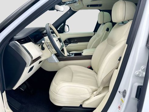 Used 2023 Land Rover Range Rover Long Wheelbase SE image 18