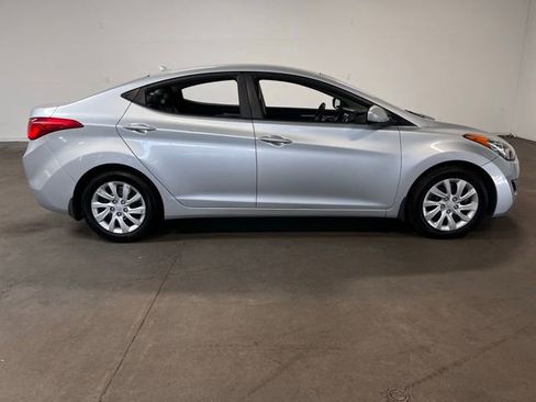Used 2012 Hyundai Elantra GLS FWD image 2