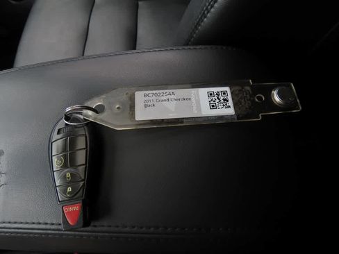 Used 2011 Jeep Grand Cherokee Laredo image 28