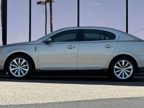 Used 2009 Lincoln MKS FWD image 5