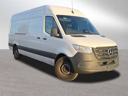 Used 2025 Mercedes-Benz Sprinter 2500 image 1
