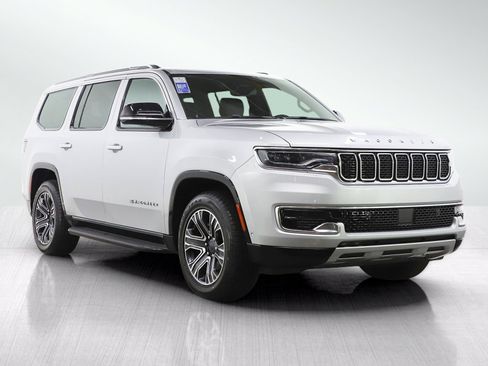Used 2024 Jeep Wagoneer Series II w/ Flexible Seating Group AWD/4WD image 9