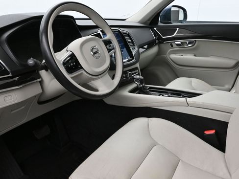 Used 2018 Volvo XC90 T6 Momentum w/ Convenience Package image 10