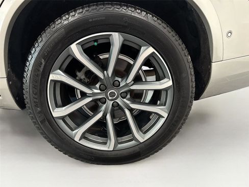 Used 2017 Volvo XC90 T6 Momentum w/ Vision Package AWD/4WD image 32