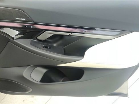 Used 2025 BMW i5 xDrive40 image 25