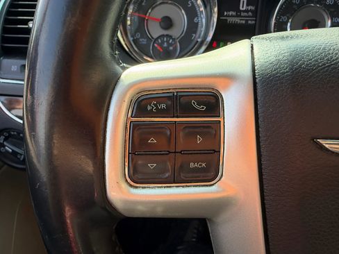 Used 2015 Chrysler Town & Country Touring image 13