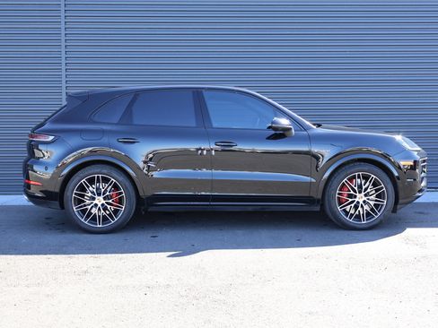 Used 2025 Porsche Cayenne S AWD/4WD image 8