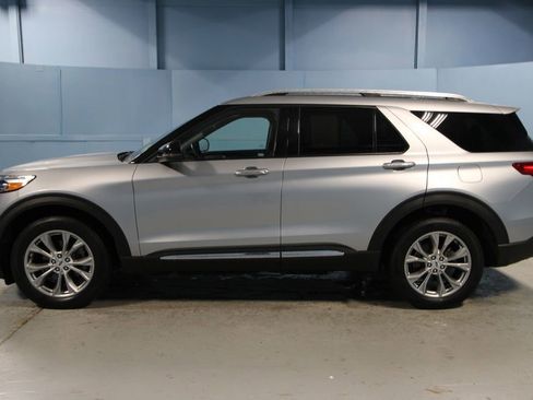 Used 2022 Ford Explorer Limited w/ Equipment Group 301A image 34