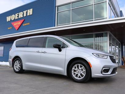 Used 2024 Chrysler Pacifica Touring-L