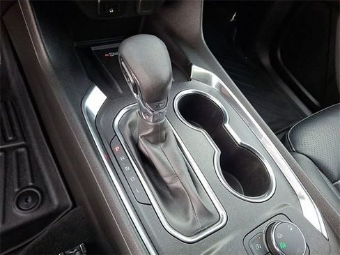 Used 2023 Chevrolet Traverse LT image 12