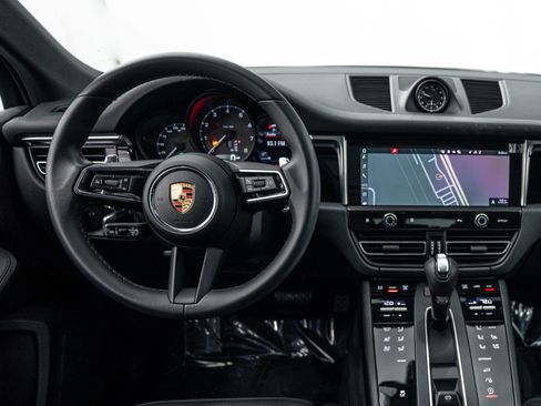 Certified 2023 Porsche Macan AWD/4WD image 13